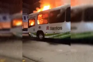 Carro de jogador e de delegado da partida são queimados após rebaixamento  do Santos