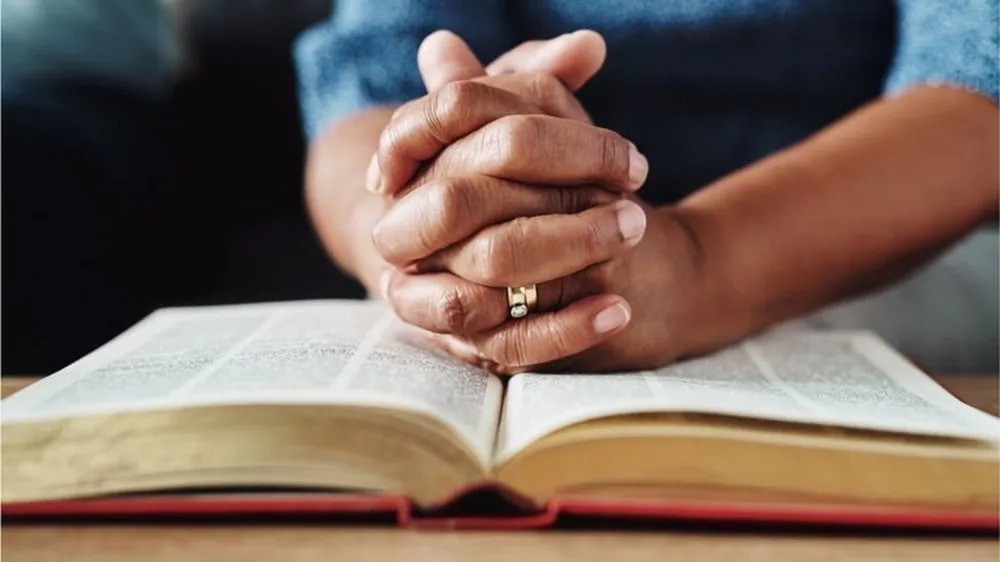 Prefeitura de Sinop aprova lei que propõe leitura da bíblia em escolas do município.  Foto: Getty Images